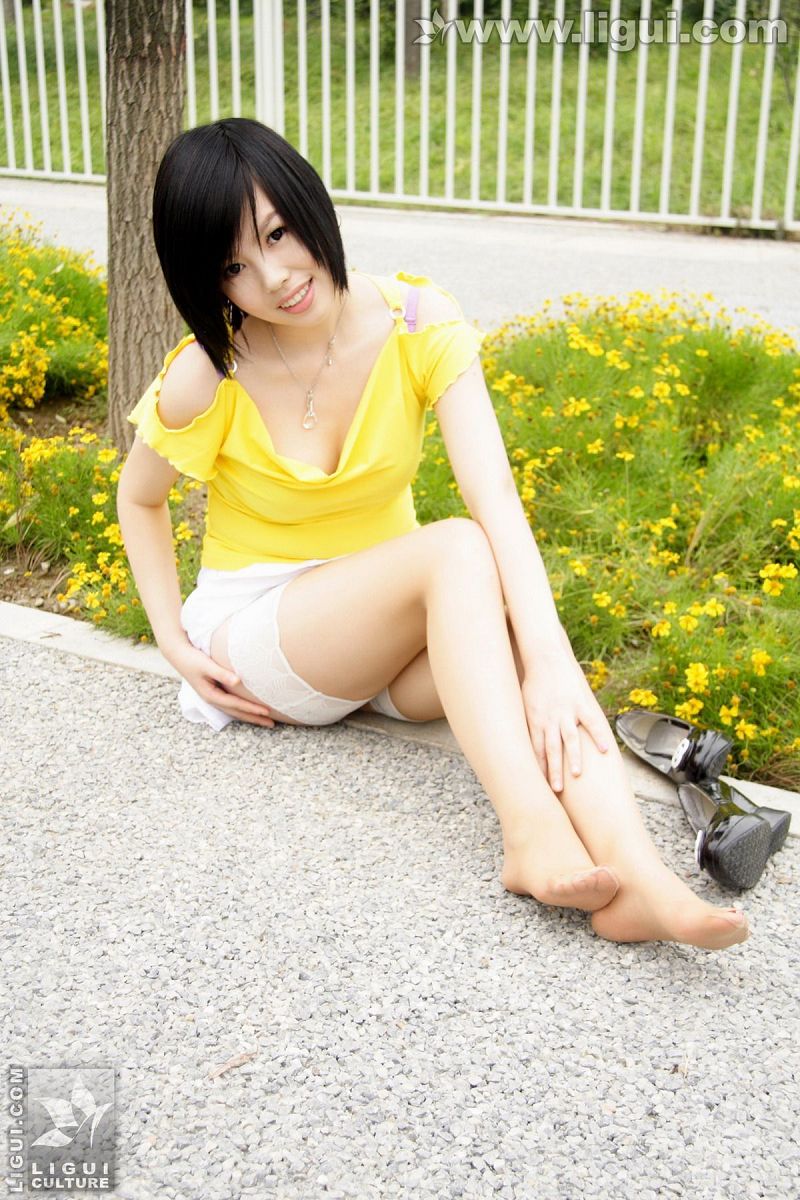 图片[3]-[Ligui丽柜美腿]2009.03.04 可爱美女草地上展现多姿美腿 Model 幕子-芒果图库