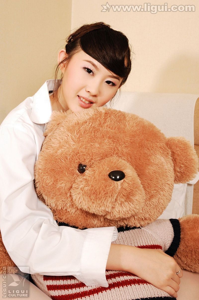 [Ligui丽柜美腿]2009.04.22 大学美少女卧室玩脚 Model 菲菲-芒果图库