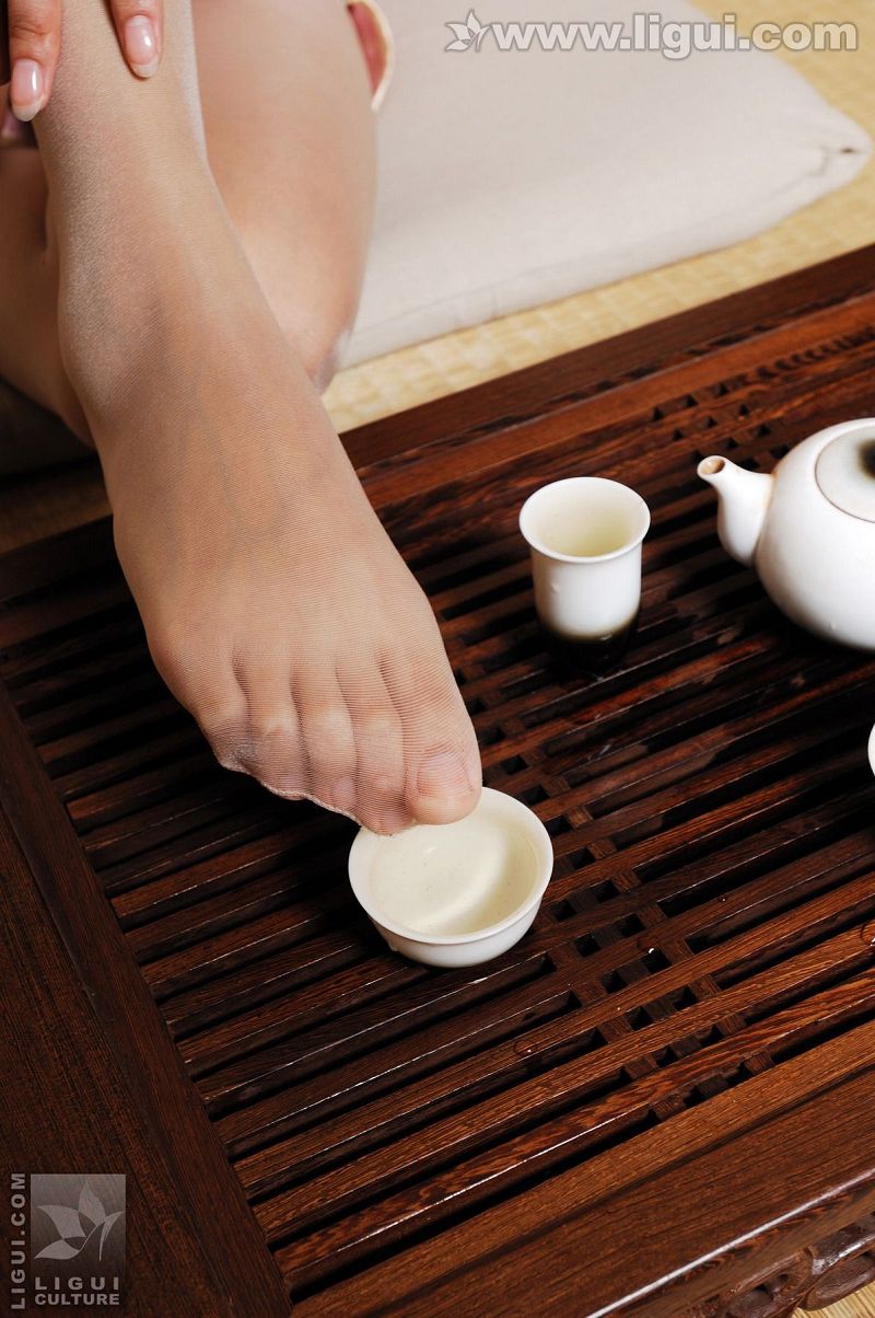 图片[4]-[Ligui丽柜美腿]2009.08.24 梦娜玉足茶艺秀柔情 Model 梦娜-芒果图库