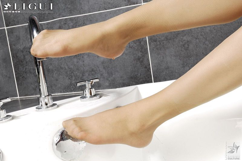 图片[2]-[Ligui丽柜美腿]2010.10.08 美女护士浴室嬉情 下 model 英子-芒果图库