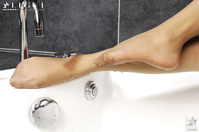 图片[5]-[Ligui丽柜美腿]2010.10.08 美女护士浴室嬉情 下 model 英子-芒果图库