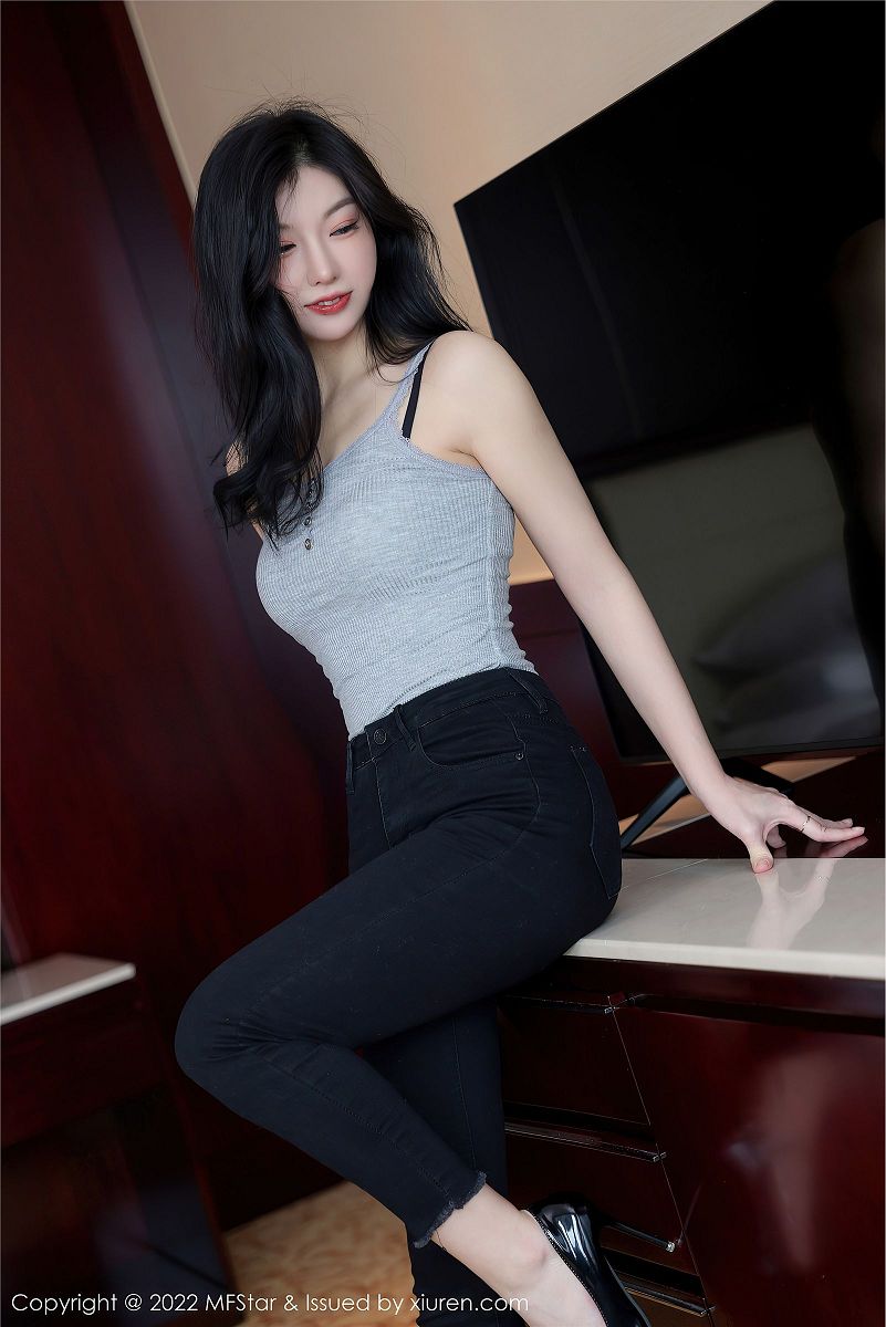 [模范学院美女] 2022.03.09 NO.557 人间荒糖-芒果图库