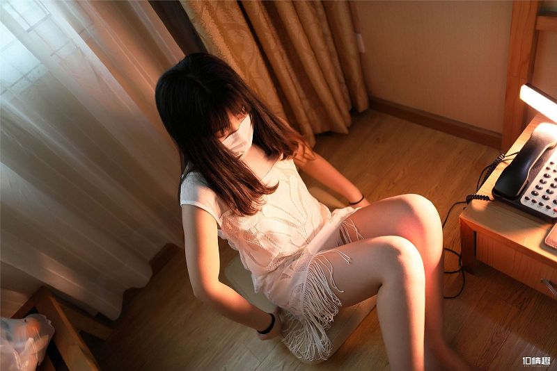 [ROSI美女图]口罩系列 2018.05.24 NO.711-芒果图库