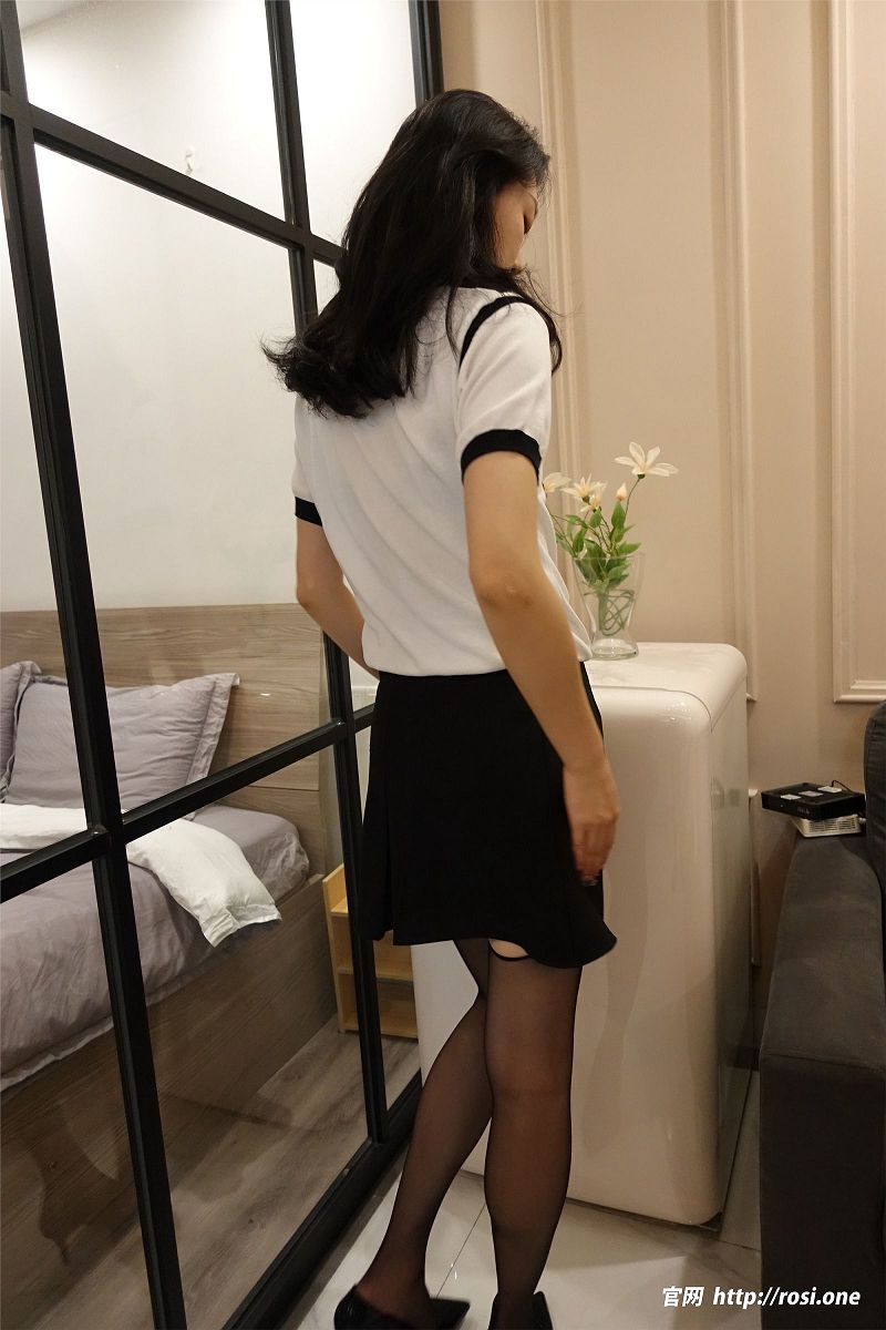 [ROSI美女图]2023.08.04 NO.4260-芒果图库