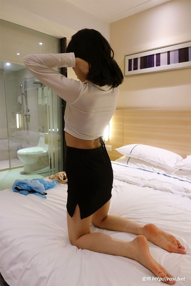 图片[4]-[ROSI美女图]2024.02.29 NO.4469-芒果图库