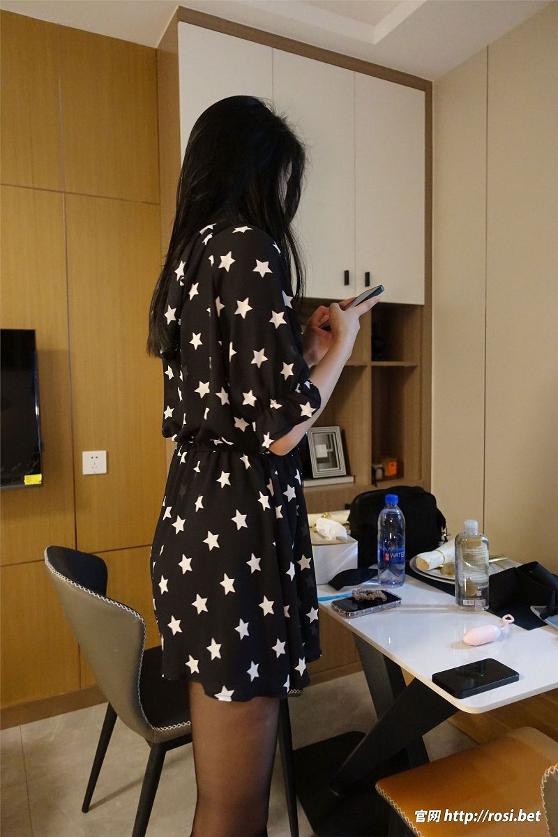 [ROSI美女图]2024.06.22 NO.4583-芒果图库