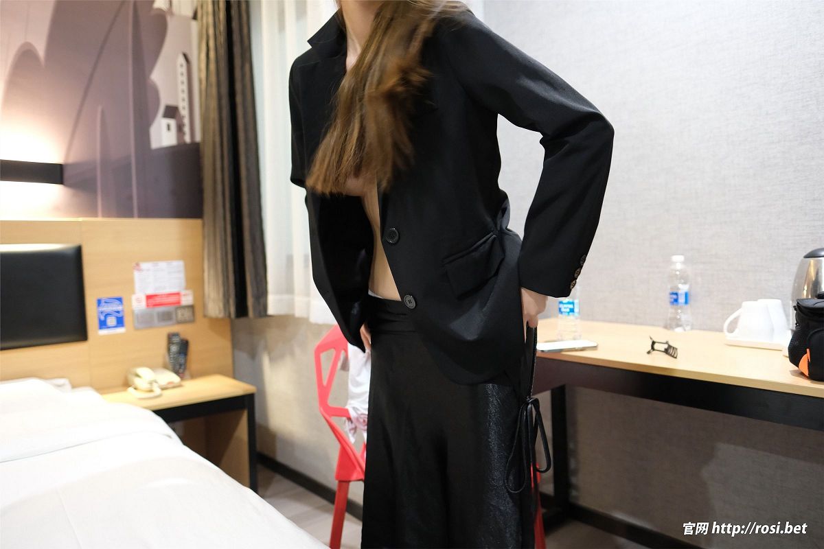 图片[8]-[ROSI美女图]2024.08.23 NO.4645-芒果图库