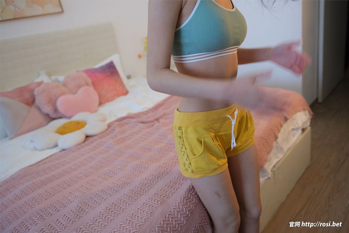 图片[4]-[ROSI美女图]2024.10.15 NO.4698-芒果图库