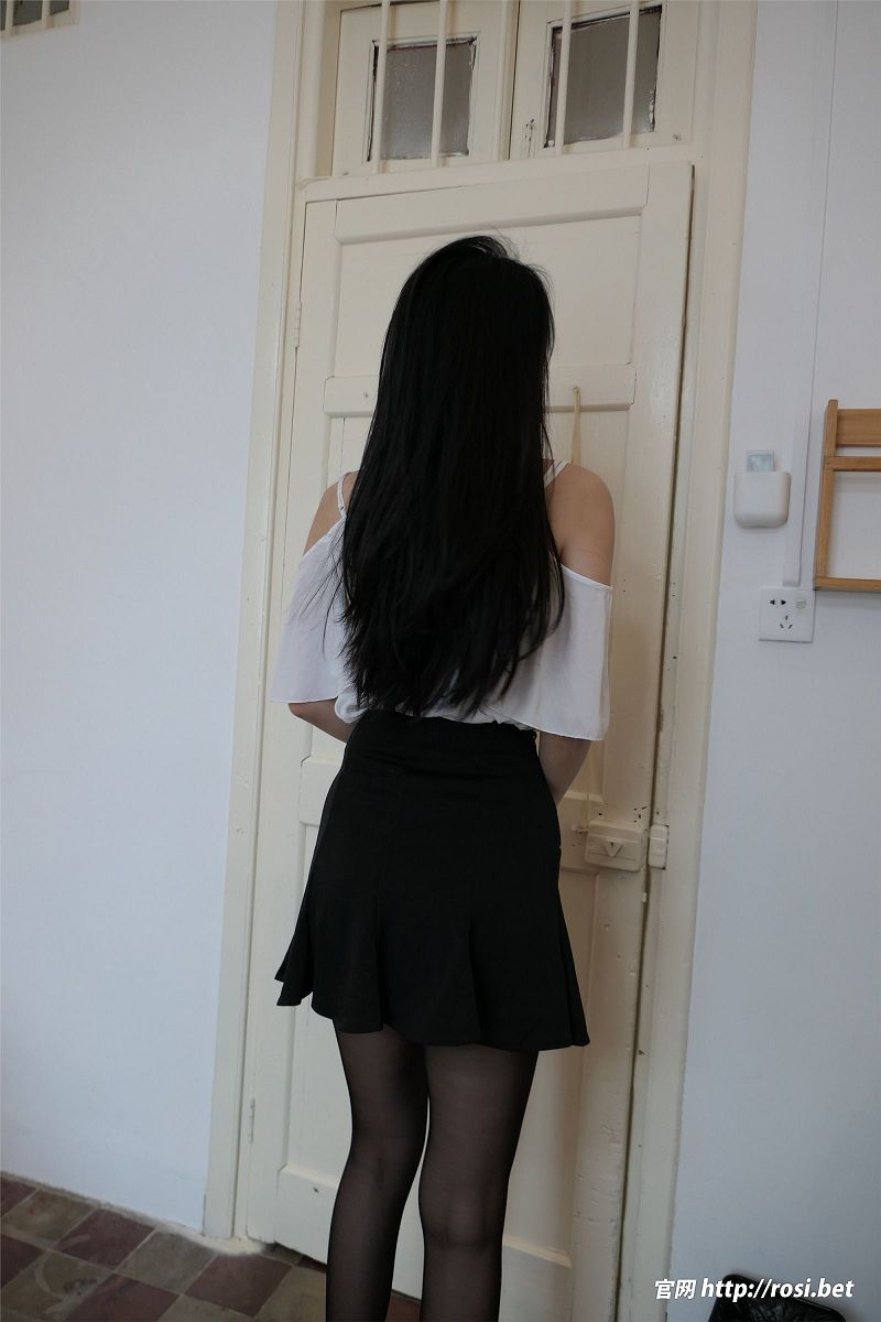 [ROSI美女图]2024.10.26 NO.4709-芒果图库
