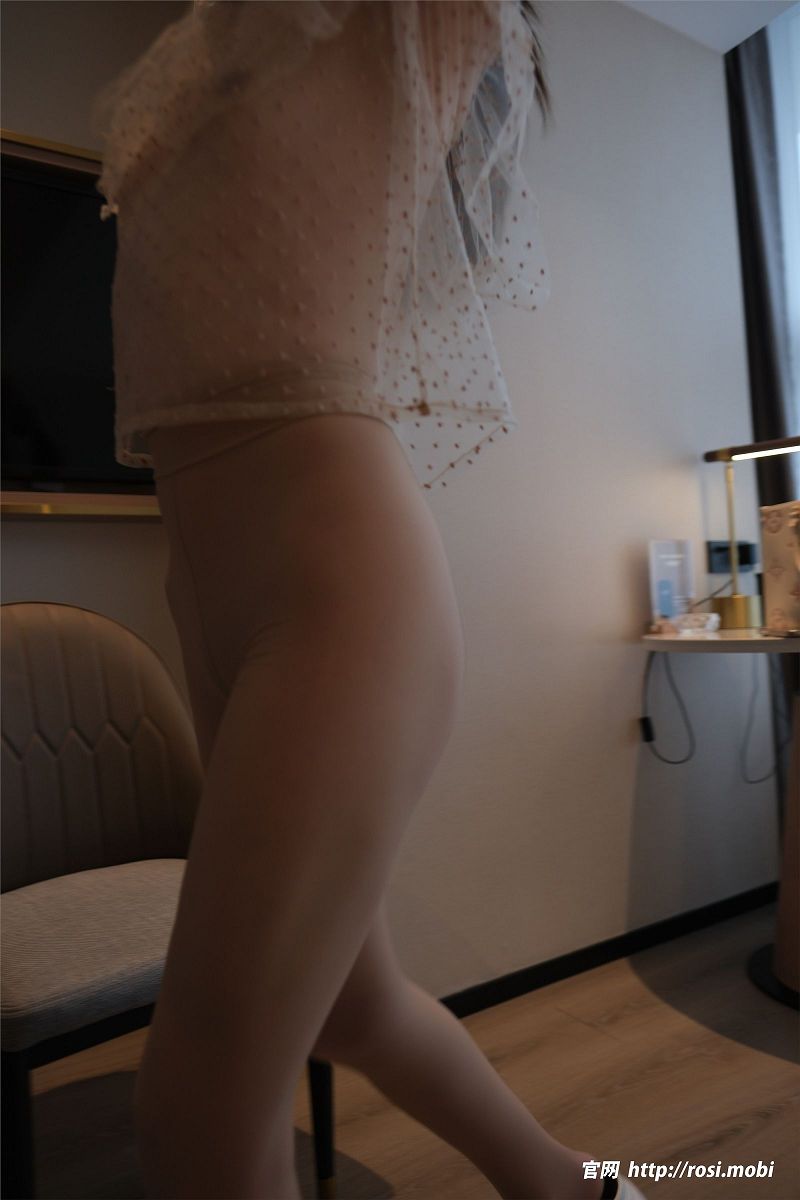 [ROSI美女图]2025.02.08 NO.4814-芒果图库