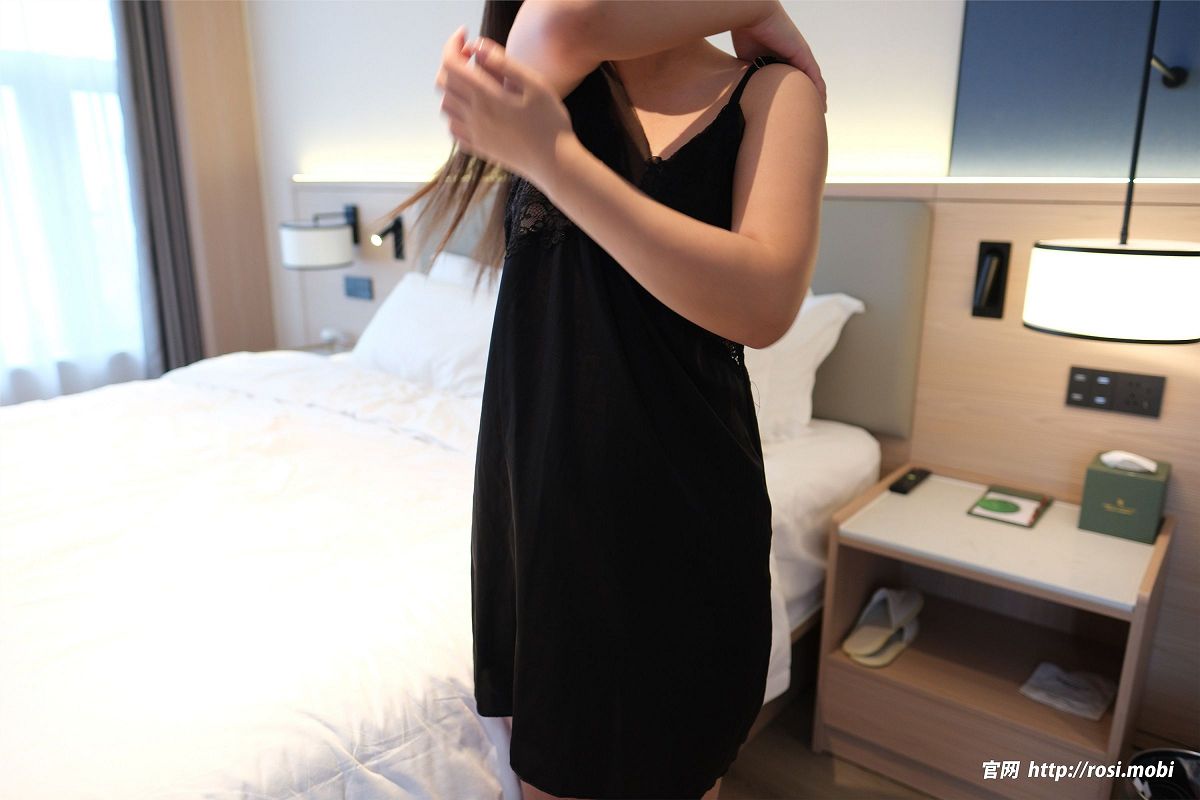 [ROSI美女图]2025.03.08 NO.4842-芒果图库