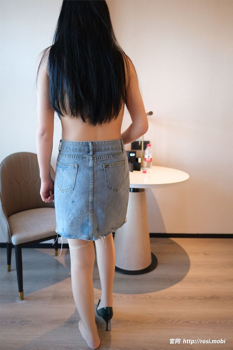 图片[3]-[ROSI美女图]2025.03.18 NO.4852-芒果图库