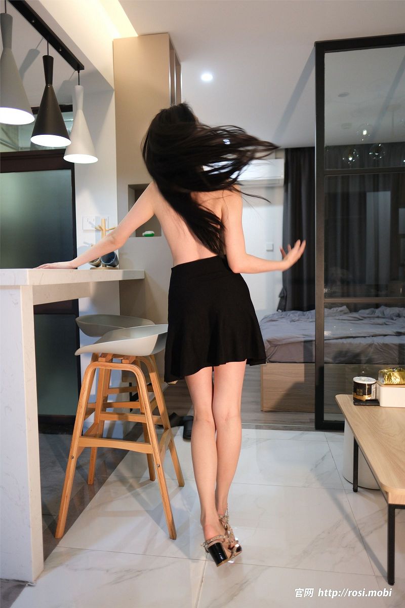 图片[4]-[ROSI美女图]2025.05.25 NO.4920-芒果图库