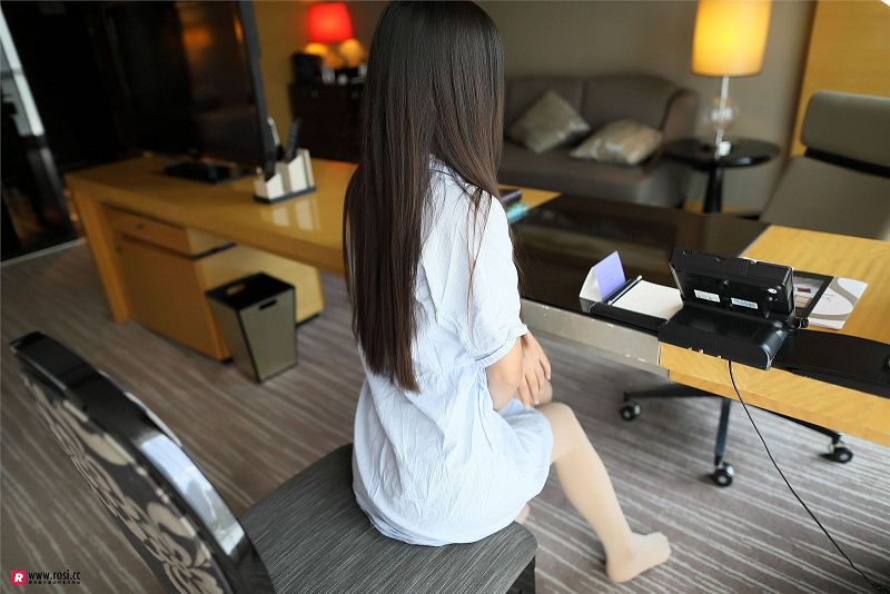 图片[2]-[ROSI美女图]2018.08.27 NO.2455-芒果图库