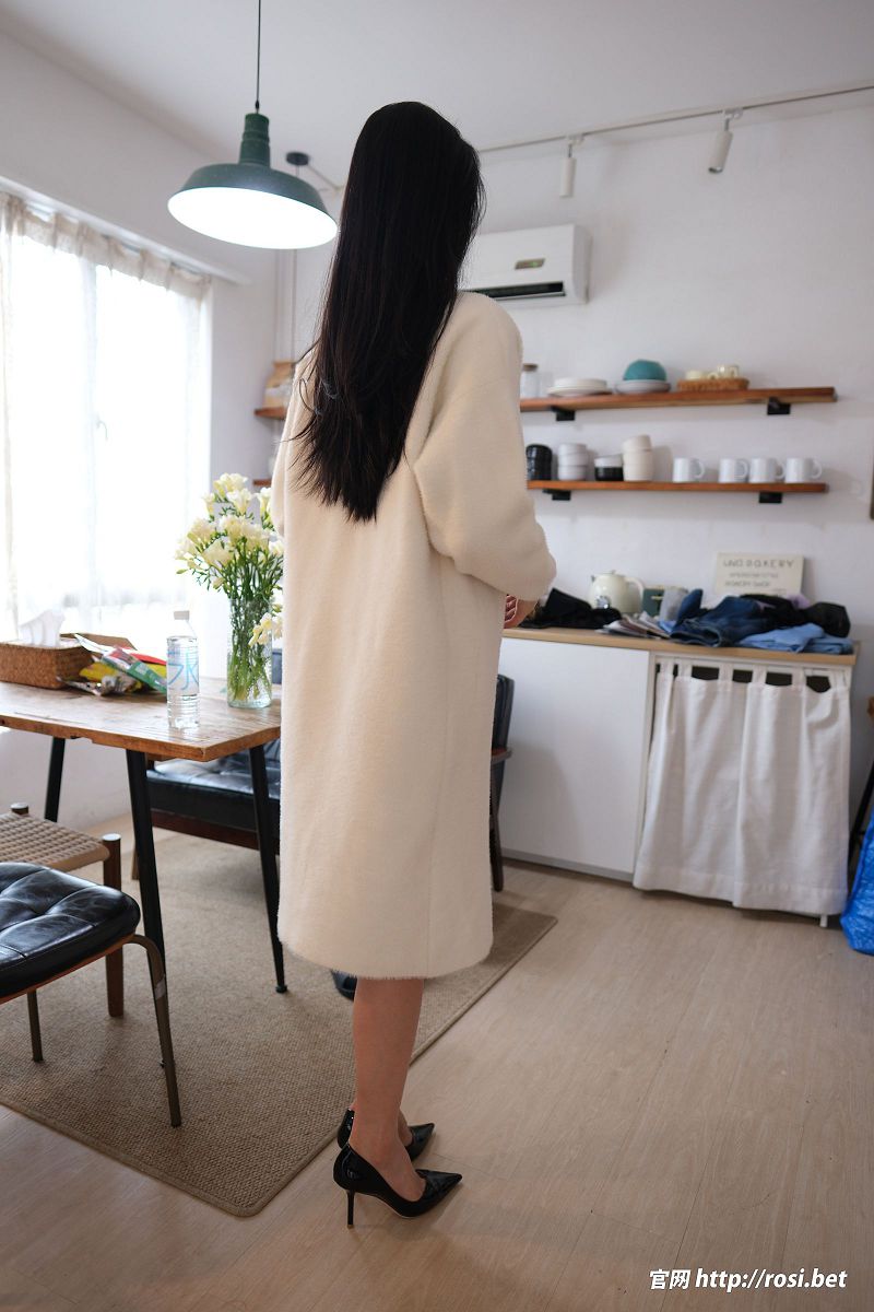 [ROSI美女图]2025.10.06 NO.5054-芒果图库