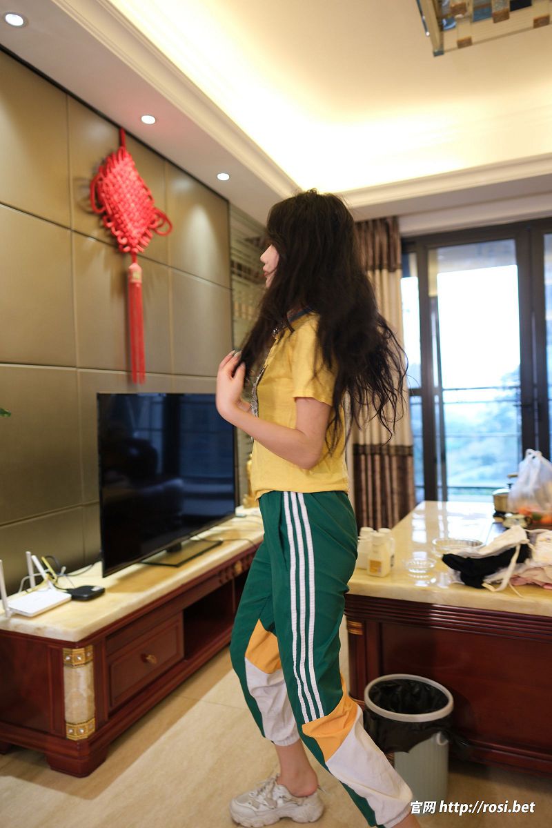 [ROSI美女图]2025.10.25 NO.5073-芒果图库