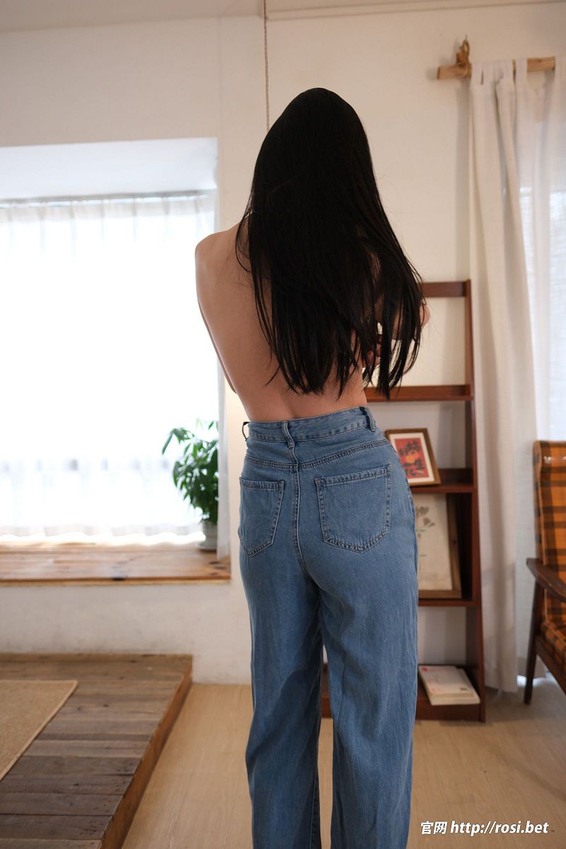 [ROSI美女图]2025.11.01 NO.5080-芒果图库