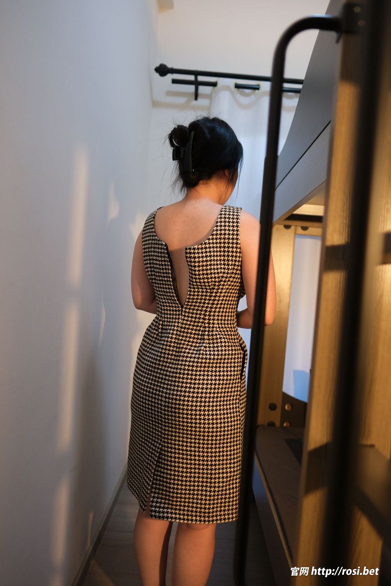 [ROSI美女图]2025.11.04 NO.5083-芒果图库