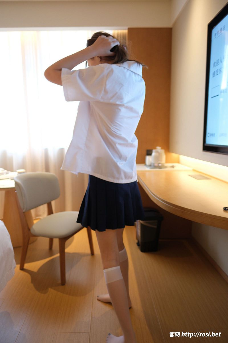 [ROSI美女图]2025.11.20 NO.5099-芒果图库