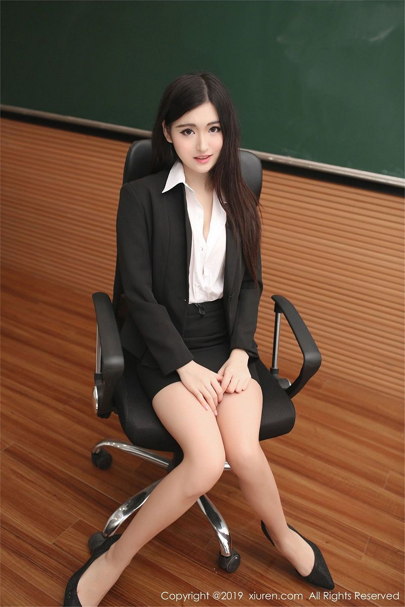 [秀人XIUREN] 2019.05.31 NO.1480 梦梦老师”性感写真 沈梦瑶-芒果图库