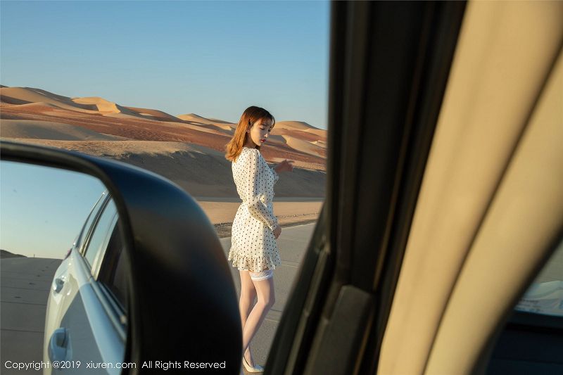 [秀人XIUREN] 2019.12.20 NO.1865 搭配蕾丝服饰的性_感娇躯 陆萱萱-芒果图库