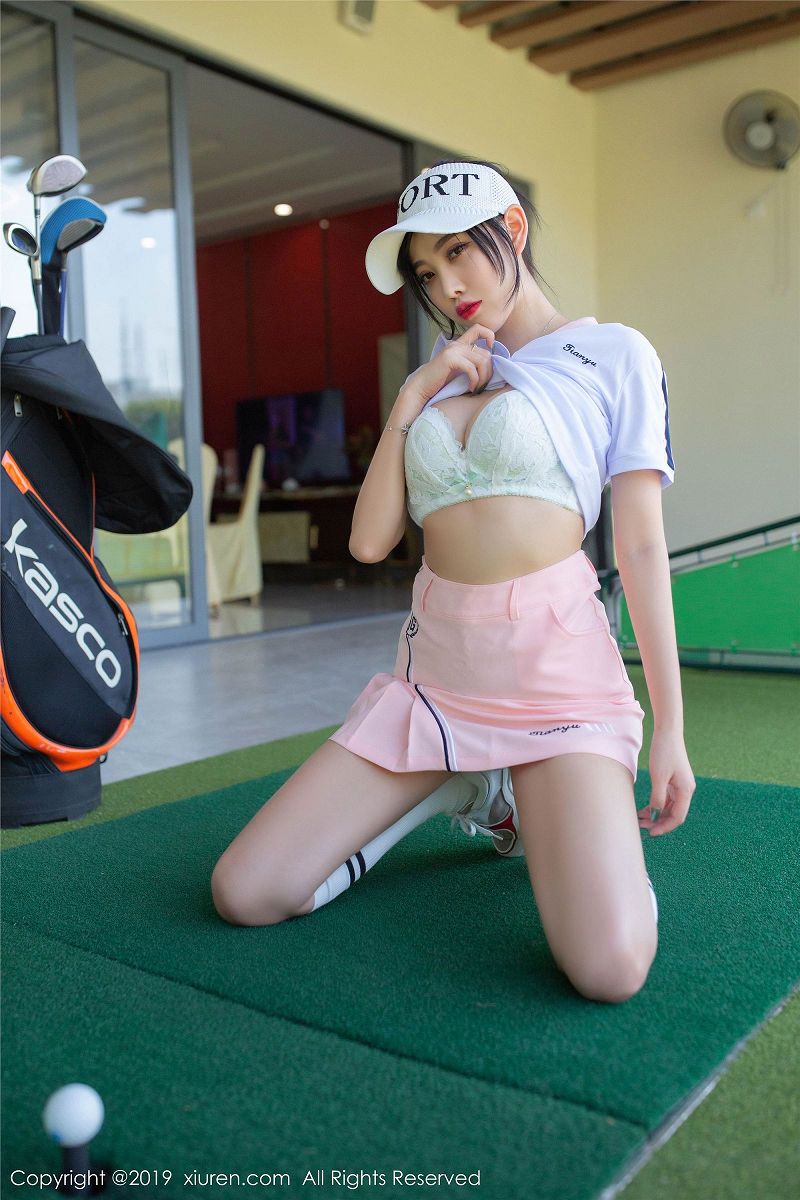 图片[4]-[秀人XIUREN] 2019.12.24 NO.1874 高尔夫性_感女神 杨晨晨sugar-芒果图库